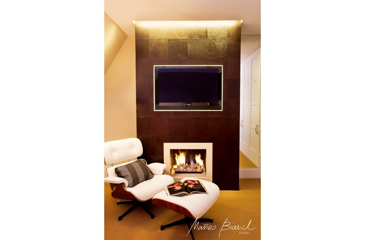 fireplace in-build tv lounge long chair Matteo Bianchi